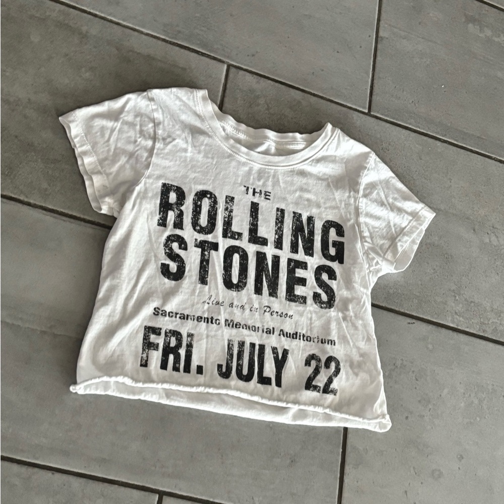 urban outfitters cropped graphic t shirt